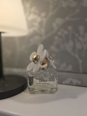 Decor Bottle- Daisy by Marc Jacobs